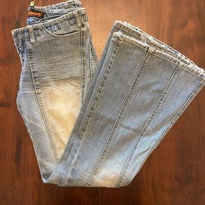 Dollhouse sz 7 bell bottom low rise jeans